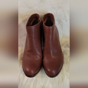 Super cute Canyon Brown Gianni Bini ankle boots